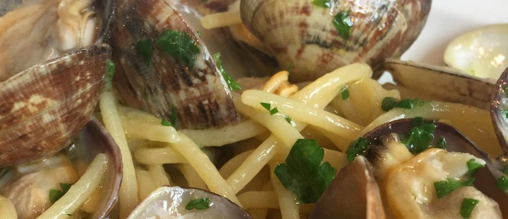 Spaghetti con gamberi | Oresteria Ristorante di pesce a Ponza
